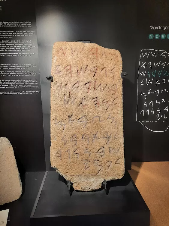 La stele di Nora è stata messa in relazione con una presunta scrittura nuragica